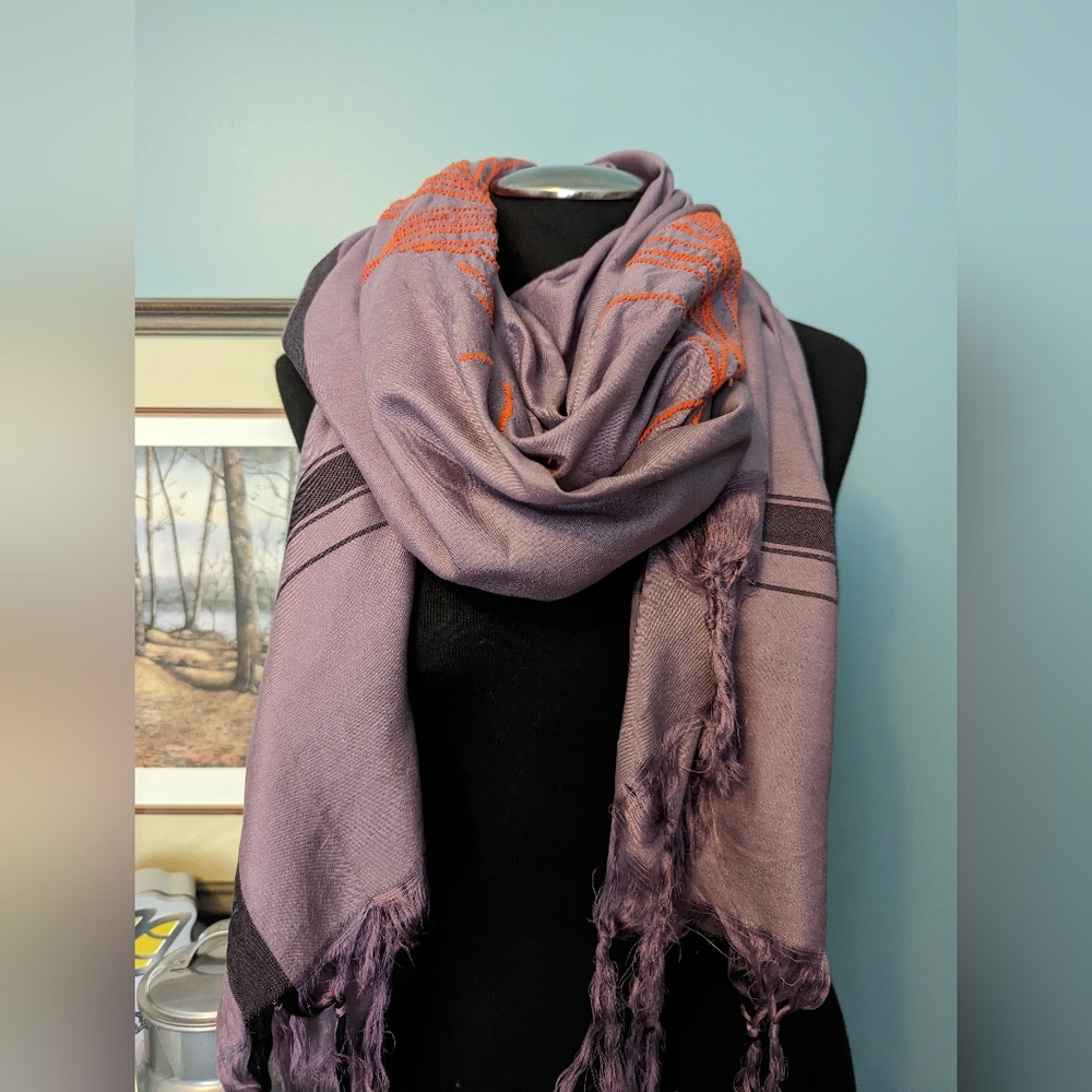 Leigh & Luca scarf/wrap, light purple with embroidered feather design
